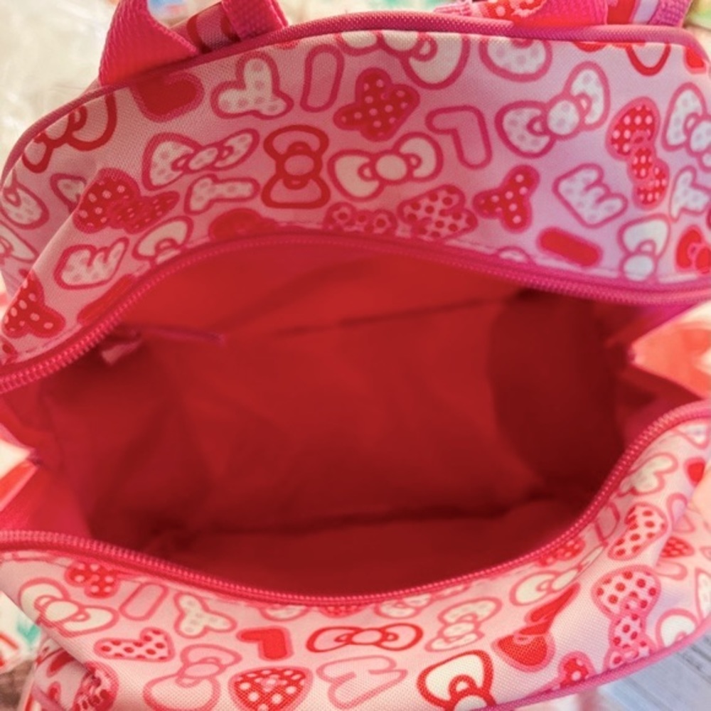 Hello Kitty Mini Backpack Zipper Close - image 4